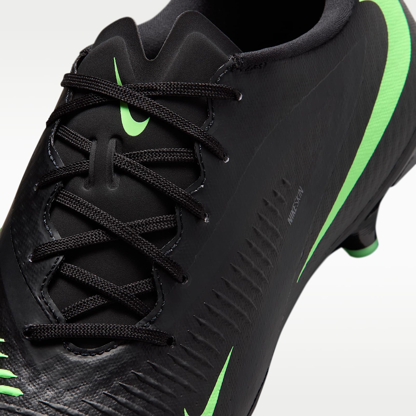 Nike Phantom 6 Low Academy Fußballschuh für verschiedene Böden – Schwarz/Schwarz/Illusion Green