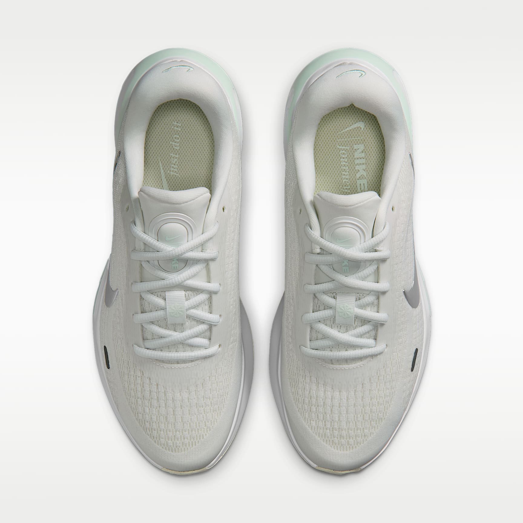 Nike Journey Run Straßenlaufschuh für Damen – Summit White/Barely Green/Weiß/Metallic Silver