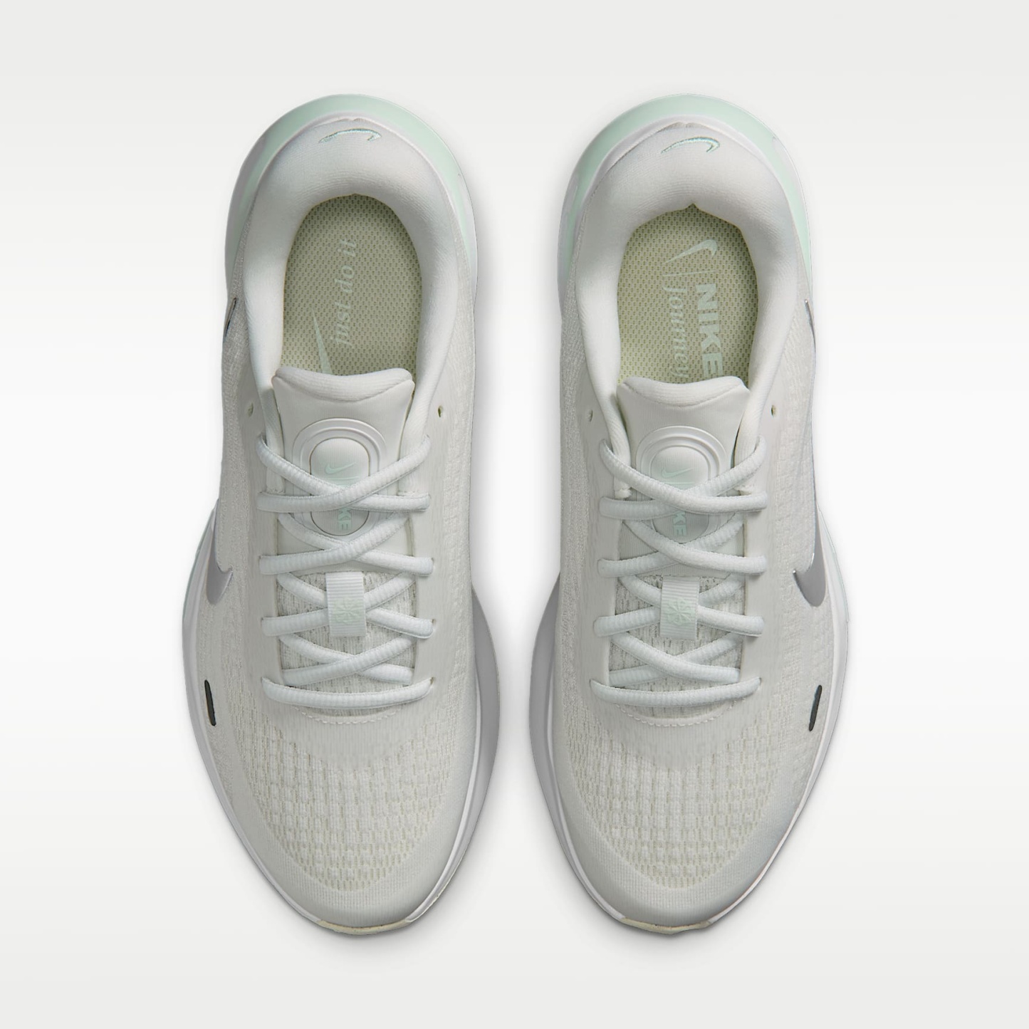 Nike Journey Run Straßenlaufschuh für Damen – Summit White/Barely Green/Weiß/Metallic Silver