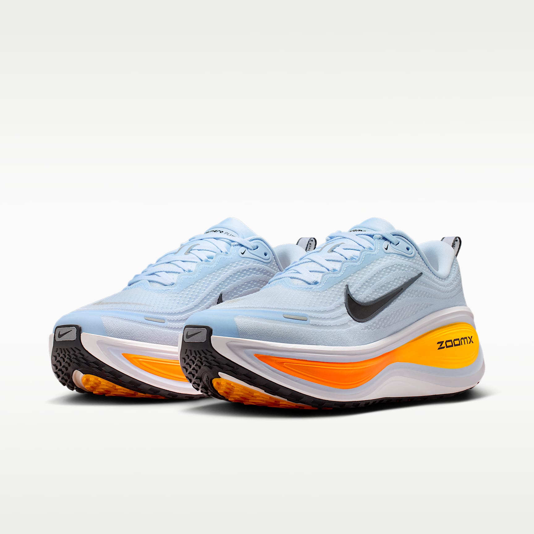 Nike Vomero Plus Straßenlaufschuh (Herren) – Hydrogen Blue/Weiß/Total Orange/Schwarz