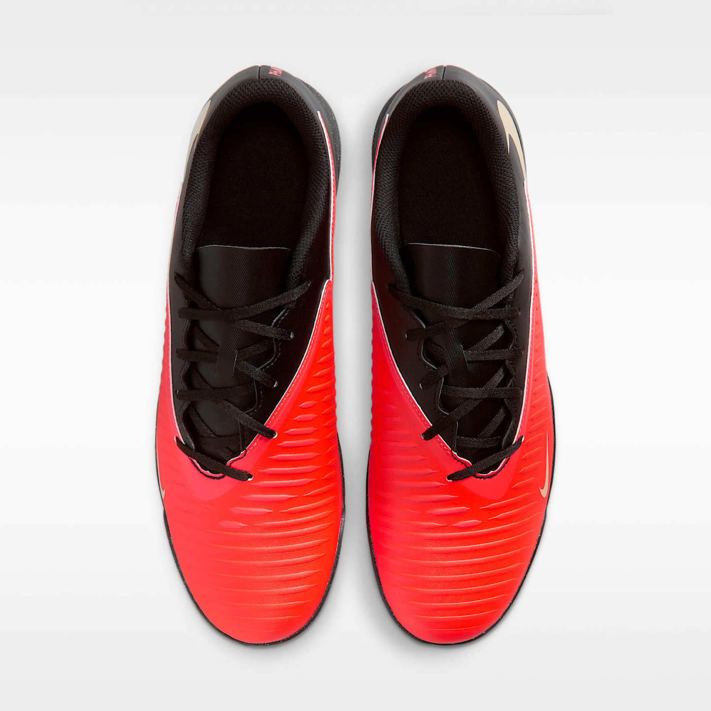 Nike Phantom 6 Low Club Fußballschuh für Turf – Bright Crimson/Schwarz/Blur