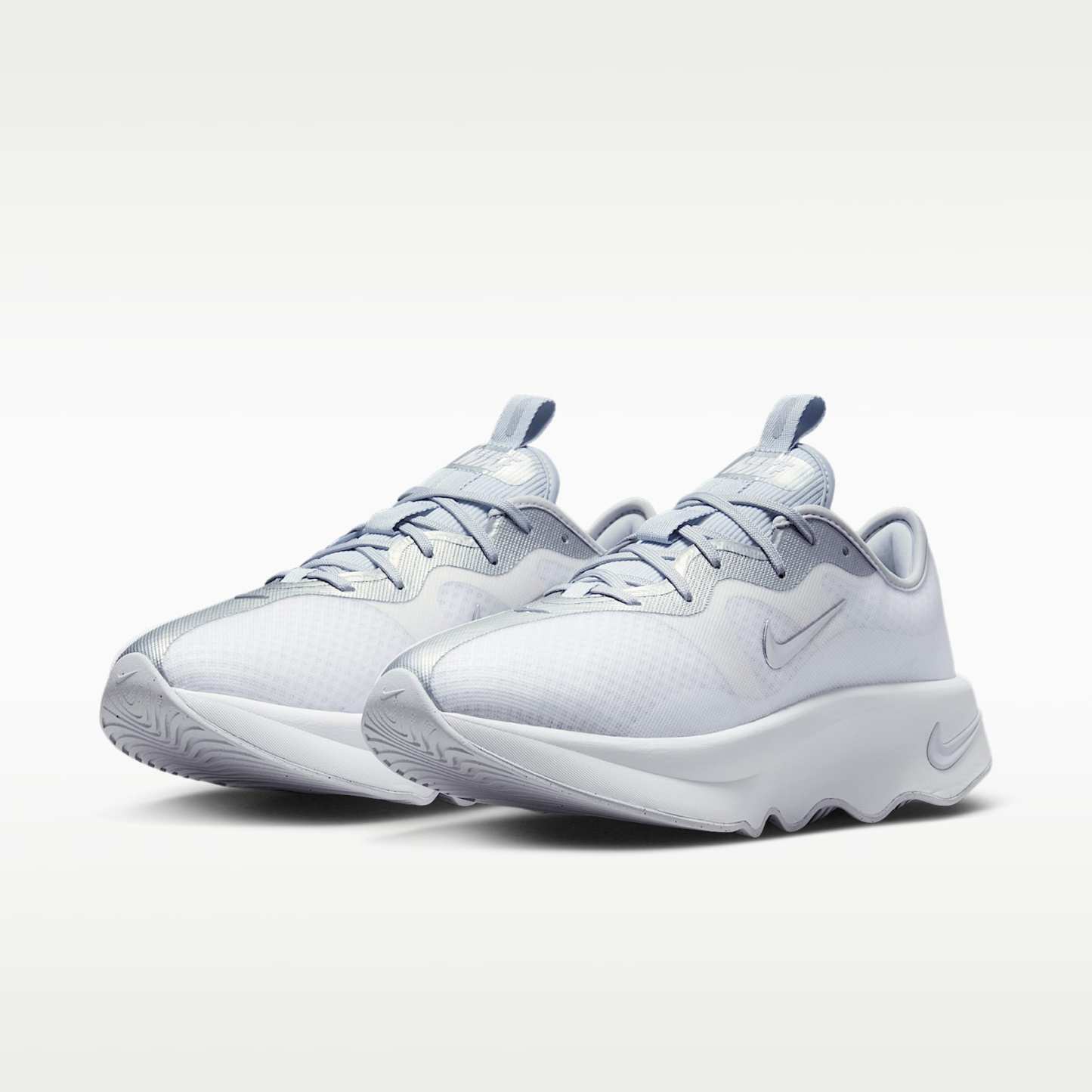 Nike Motiva 2 Walking-Schuhe (Damen) – Weiß/Pure Platinum/Metallic Silver