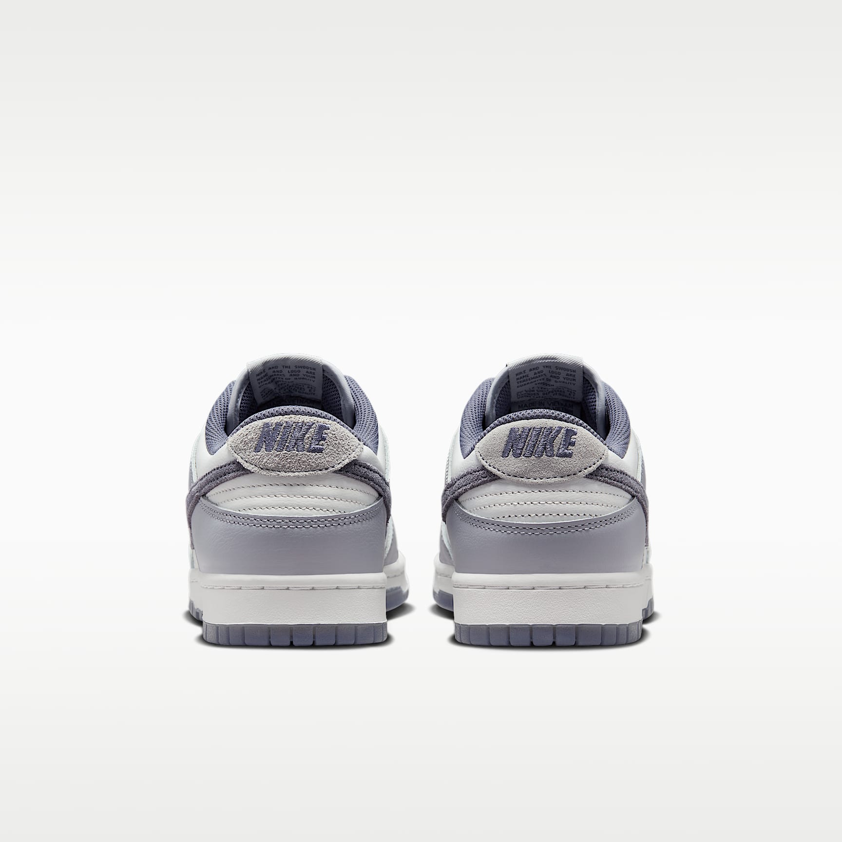 Nike Dunk Low Retro SE Herrenschuh – Weiß/Platinum Tint/Pure Platinum/Light Carbon