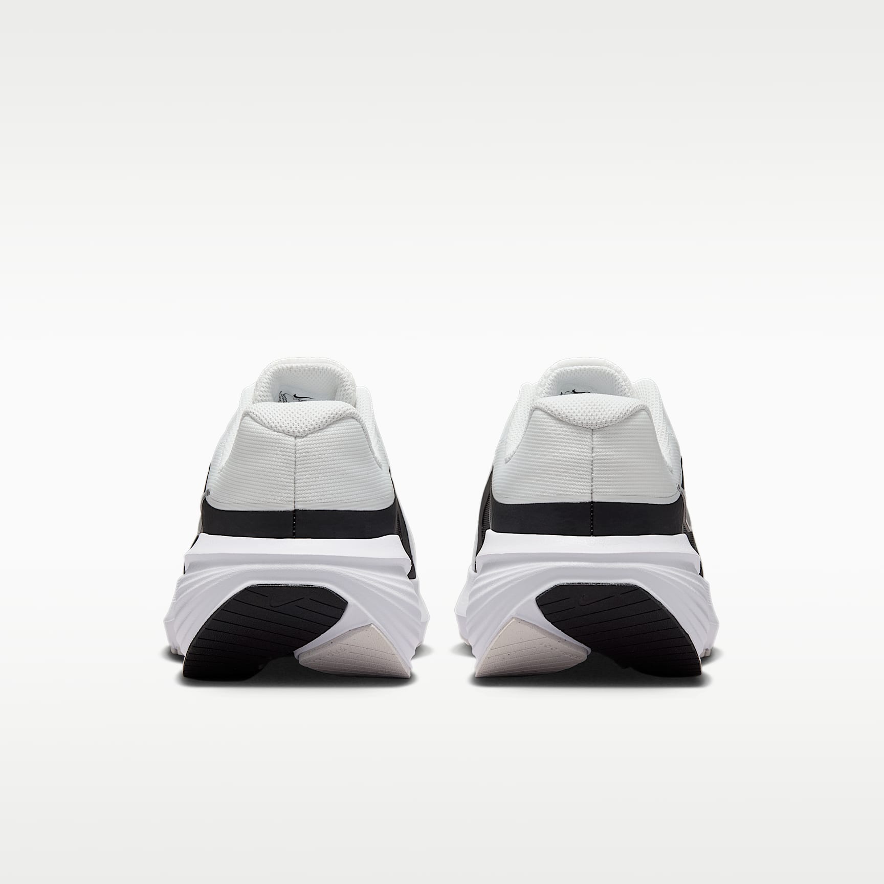 Nike Downshifter 14 Straßenlaufschuh (Herren) – Summit White/Schwarz/Weiß/Metallic Silver