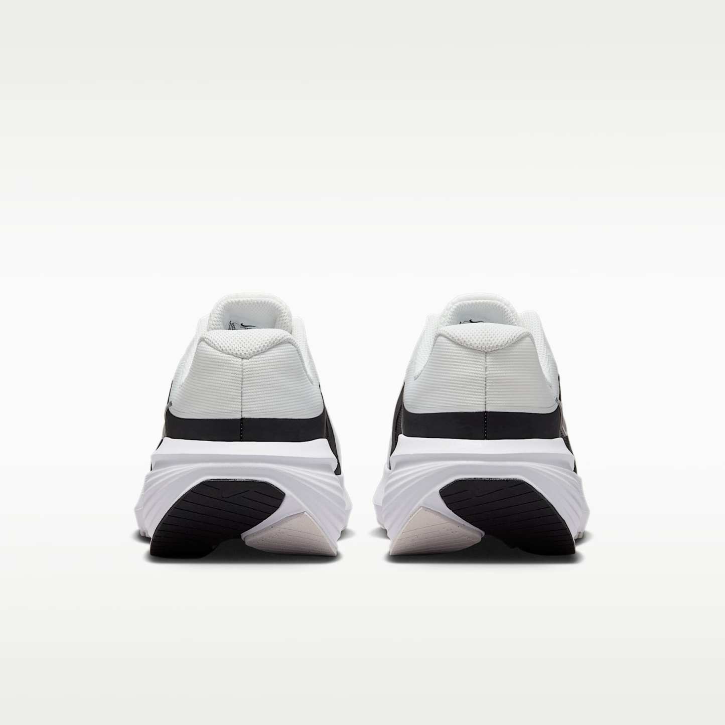 Nike Downshifter 14 Straßenlaufschuh (Herren) – Summit White/Schwarz/Weiß/Metallic Silver