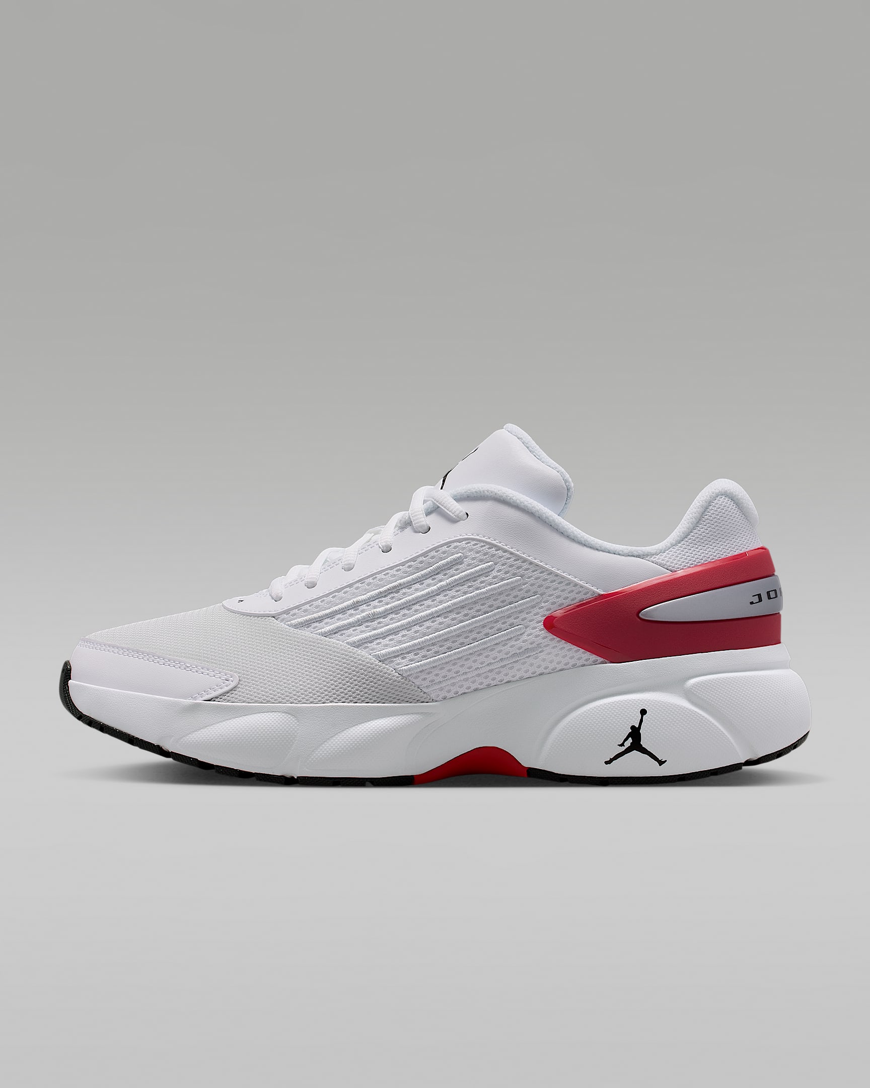 Jordan Trunner Flow Schuhe (Herren) – Weiß/Gym Red/Metallic Silver/Schwarz