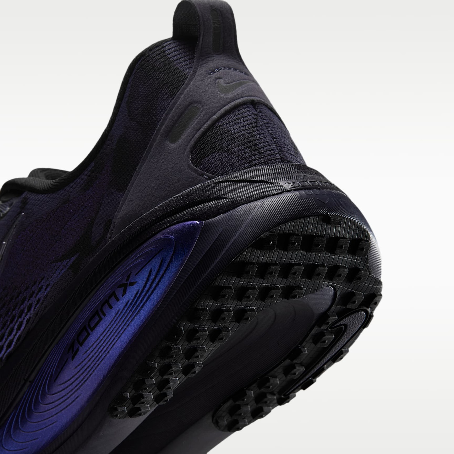Nike Vomero 18 Straßenlaufschuh (Herren) – Gridiron/Schwarz/Multi-Color