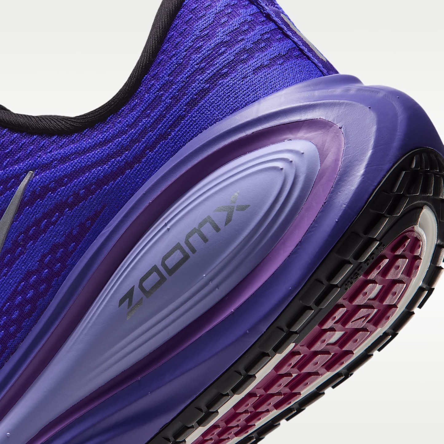 Nike Vomero Plus Straßenlaufschuh (Damen) – Schwarz/Persian Violet/Vivid Violet/Metallic Silver