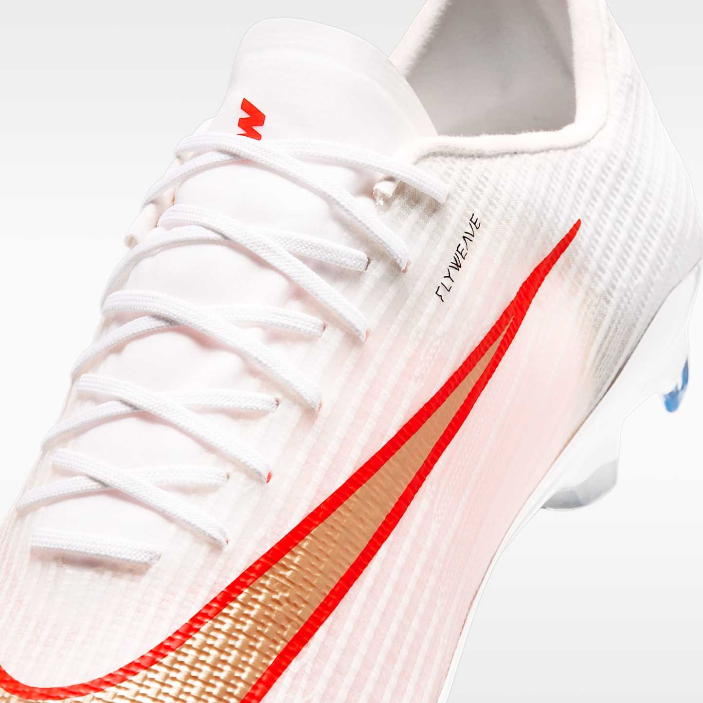Nike Mercurial Superfly 11 Pro Low-Top-Fußballschuh für normalen Rasen – Weiß/Bright Crimson/Blur