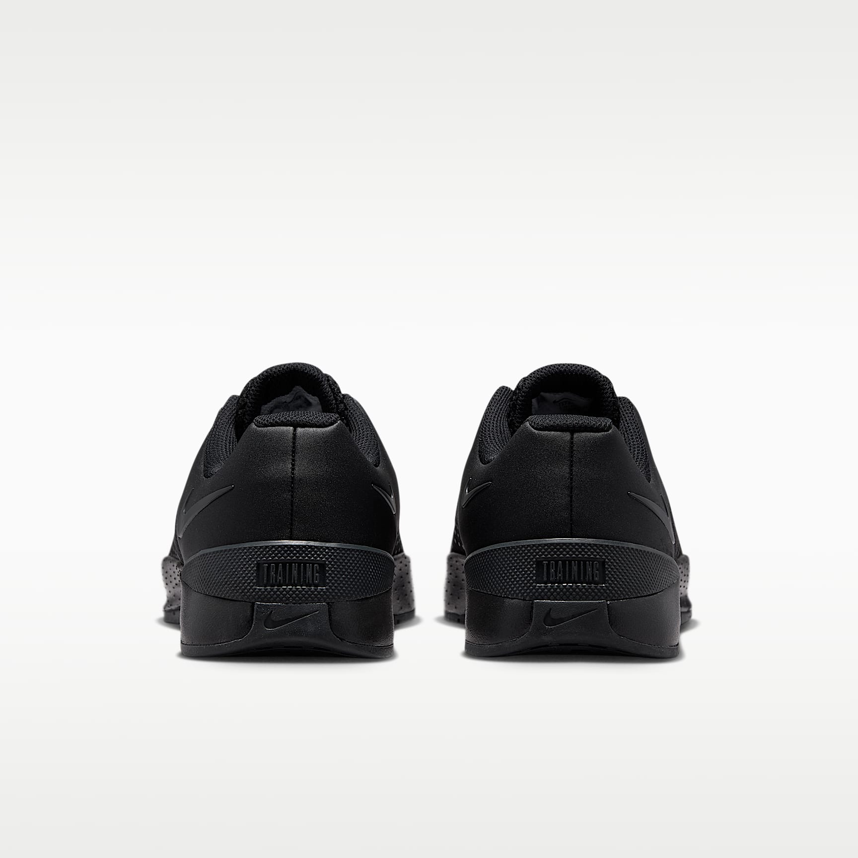 Nike MC Trainer 4 Trainingsschuh (Damen) – Schwarz/Dark Smoke Grey