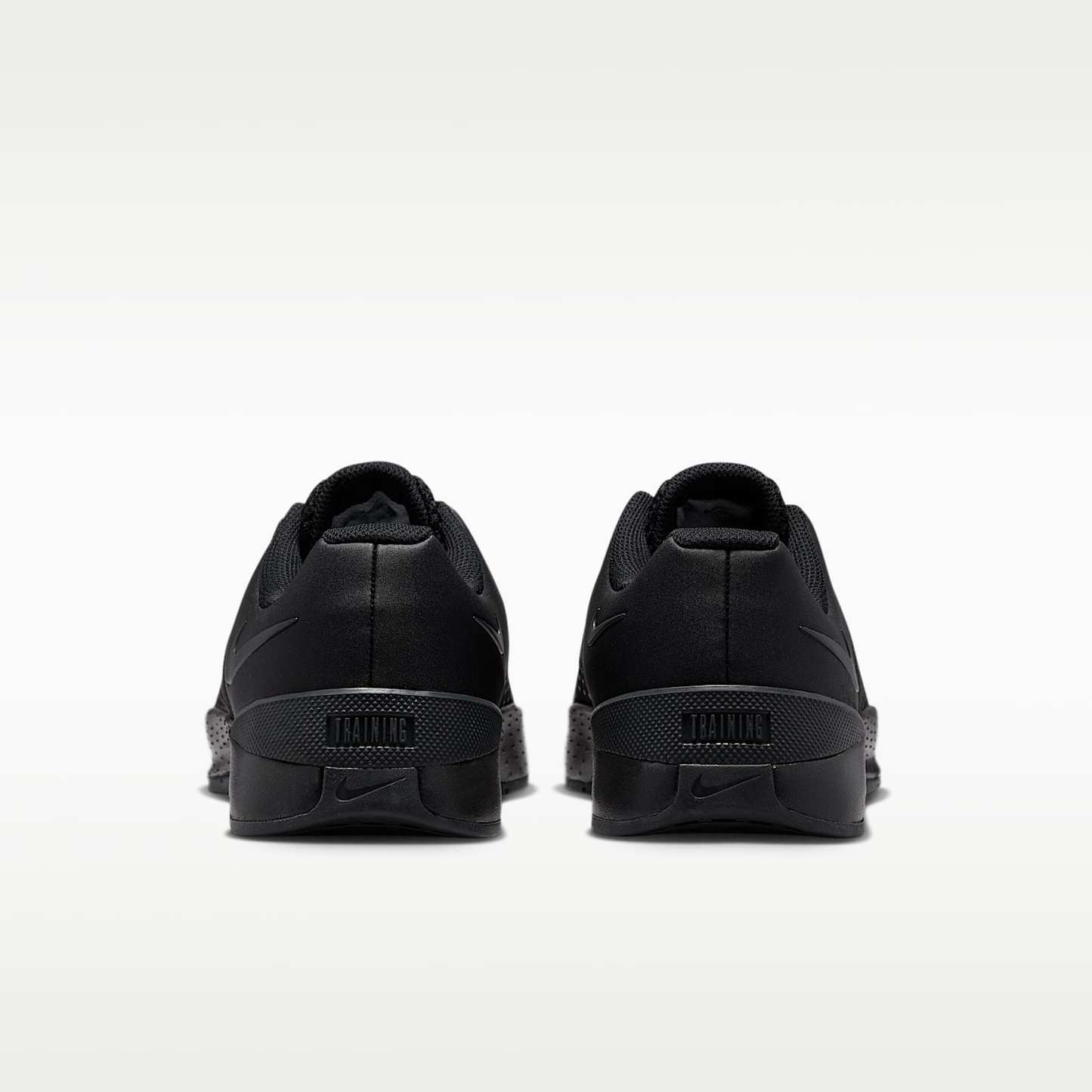 Nike MC Trainer 4 Trainingsschuh (Damen) – Schwarz/Dark Smoke Grey