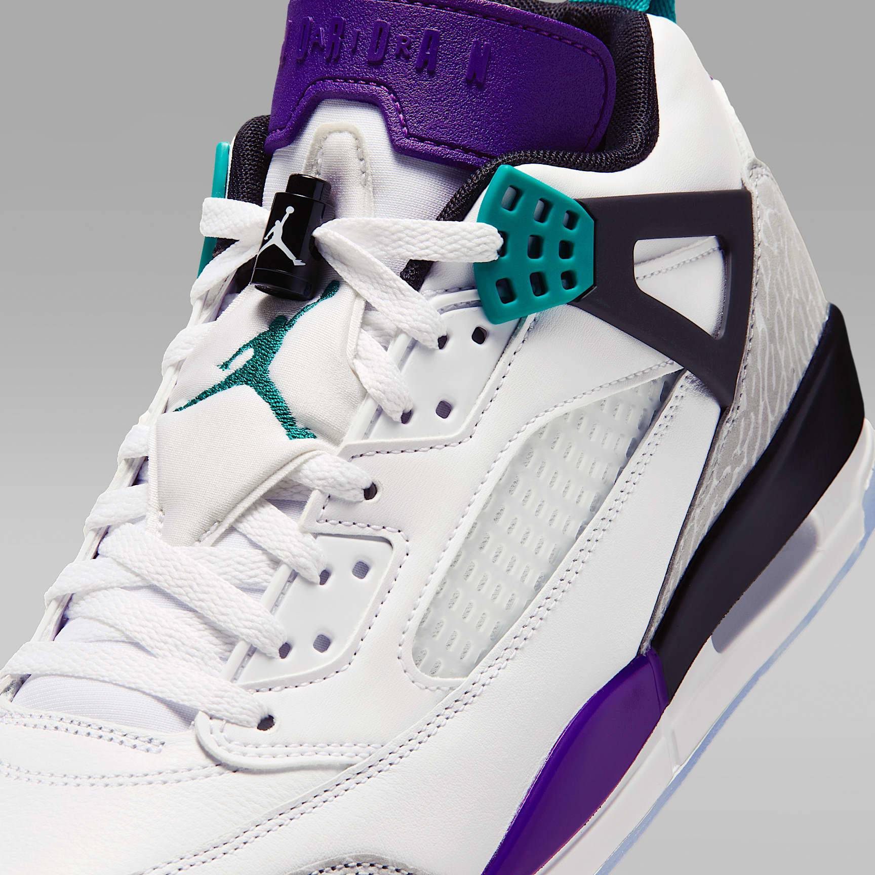 Jordan Spizike Low Herrenschuh – Weiß/Court Purple/Light Smoke Grey/Rio Teal