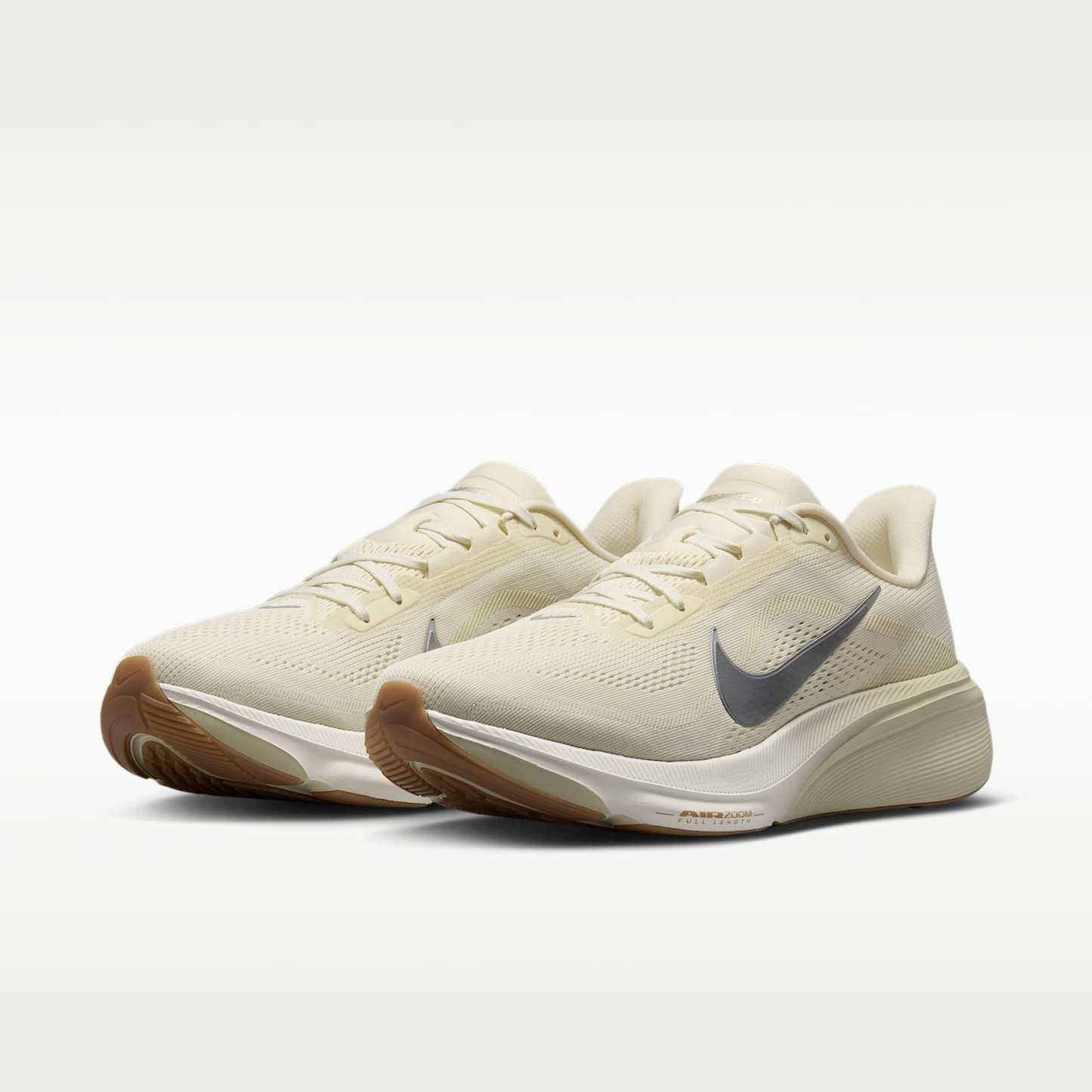 Nike Pegasus 42 Straßenlaufschuh (Herren) – Coconut Milk/Light Khaki/Gum Light Brown/Metallic Silver