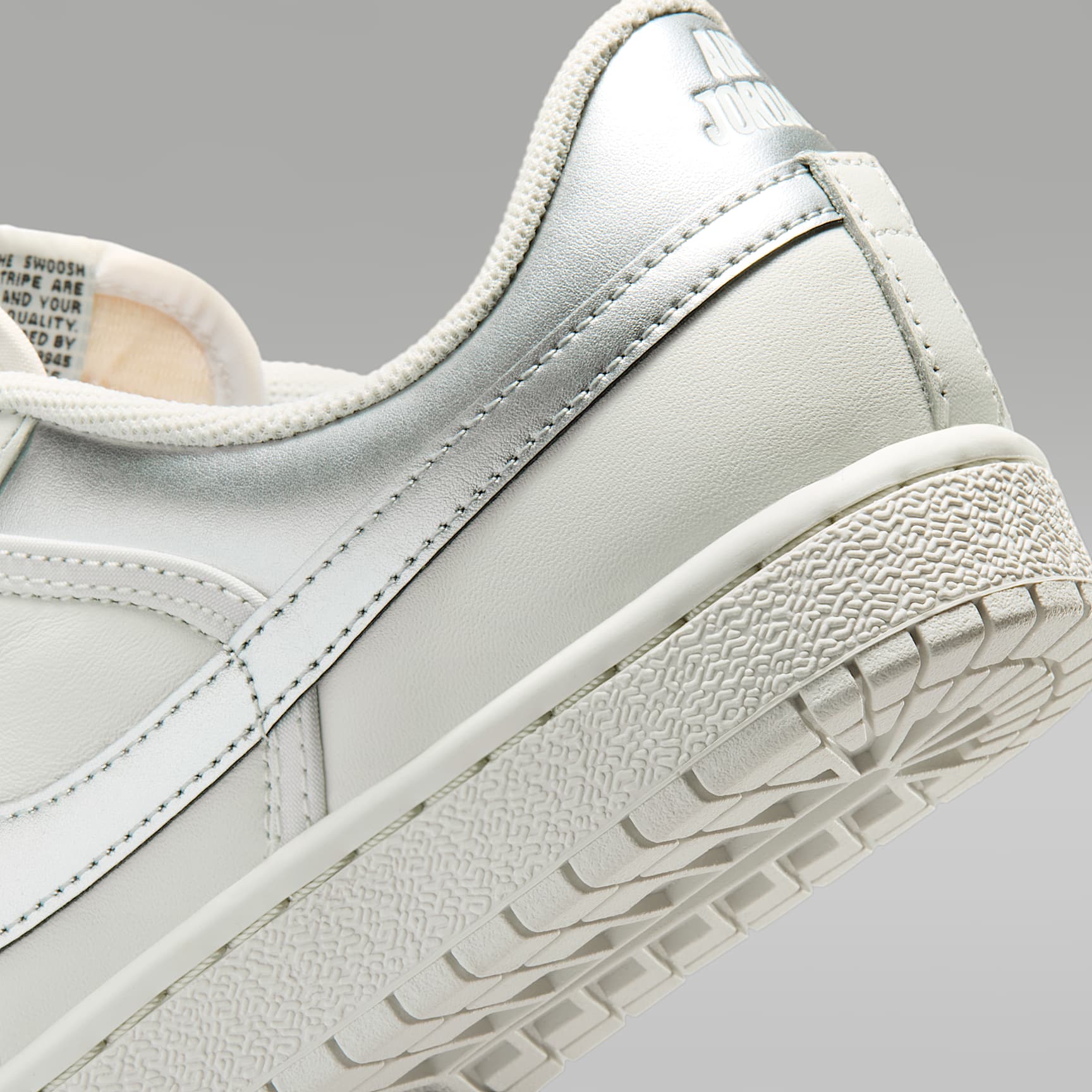 Air Jordan Skyline Low Damenschuh – Swan/Schwarz/Metallic Silver
