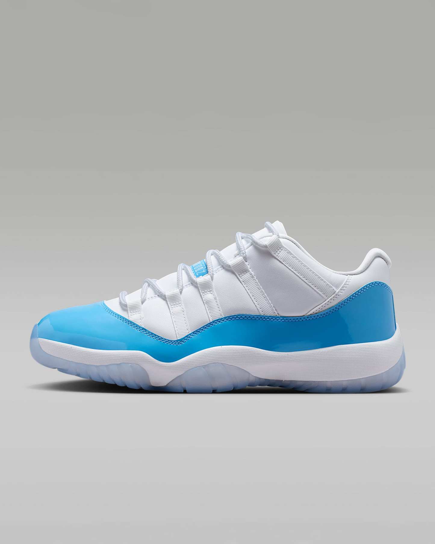 Air Jordan 11 Retro Low "University Blue" Schuh (Herren) – Weiß/Schwarz/University Blue