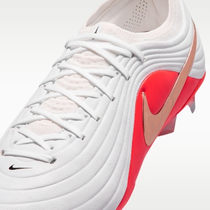 Nike Tiempo Maestro Elite Low Top Fußballschuh für normalen Rasen – Weiß/Bright Crimson/Blur