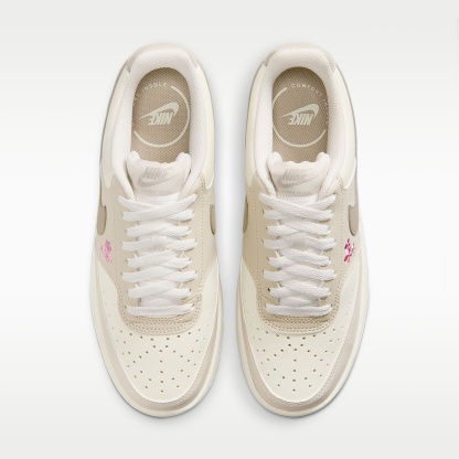 Nike Court Vision Low SE "Stitched Floral" Schuh (Damen) – Sail/Light Orewood Brown/Cream II
