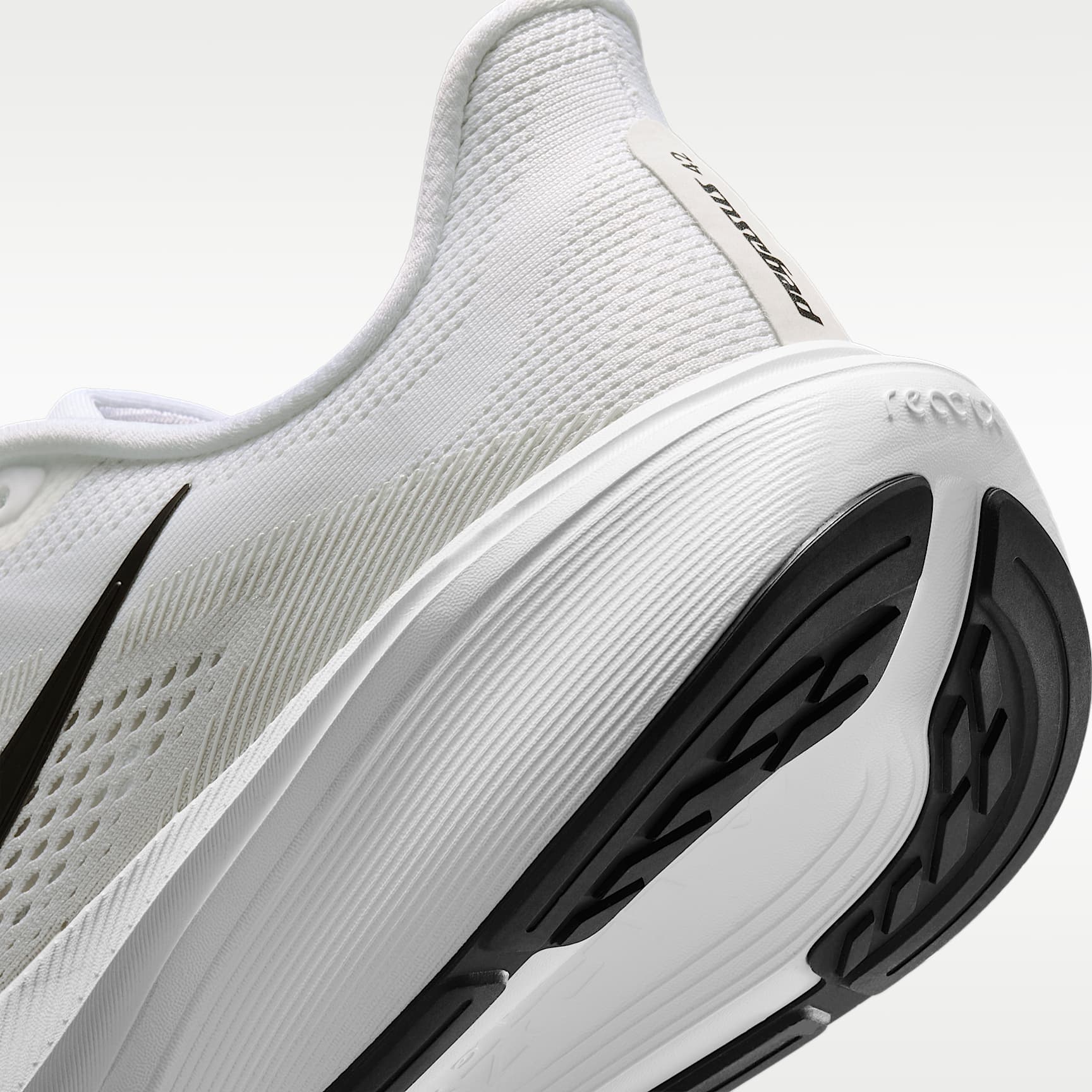Nike Pegasus 42 Straßenlaufschuh (Herren) – Weiß/Photon Dust/Schwarz
