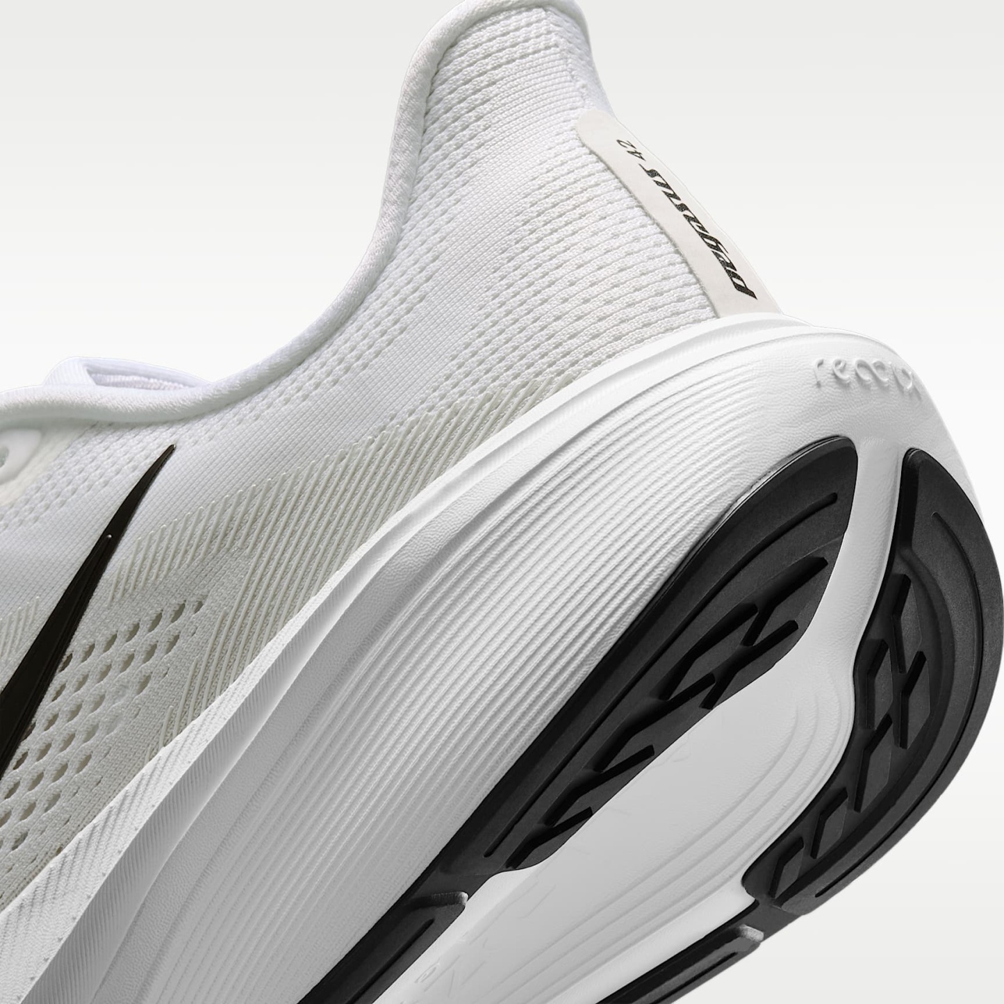 Nike Pegasus 42 Straßenlaufschuh (Herren) – Weiß/Photon Dust/Schwarz