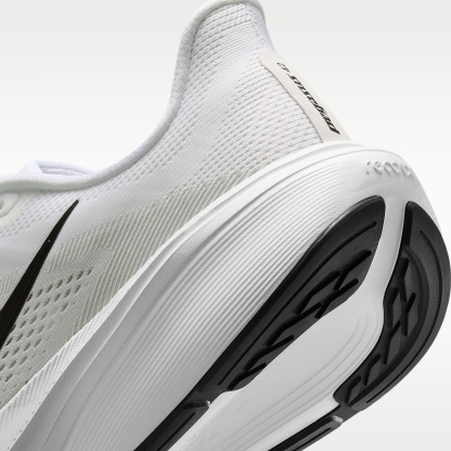 Nike Pegasus 42 Straßenlaufschuh (Herren) – Weiß/Photon Dust/Schwarz