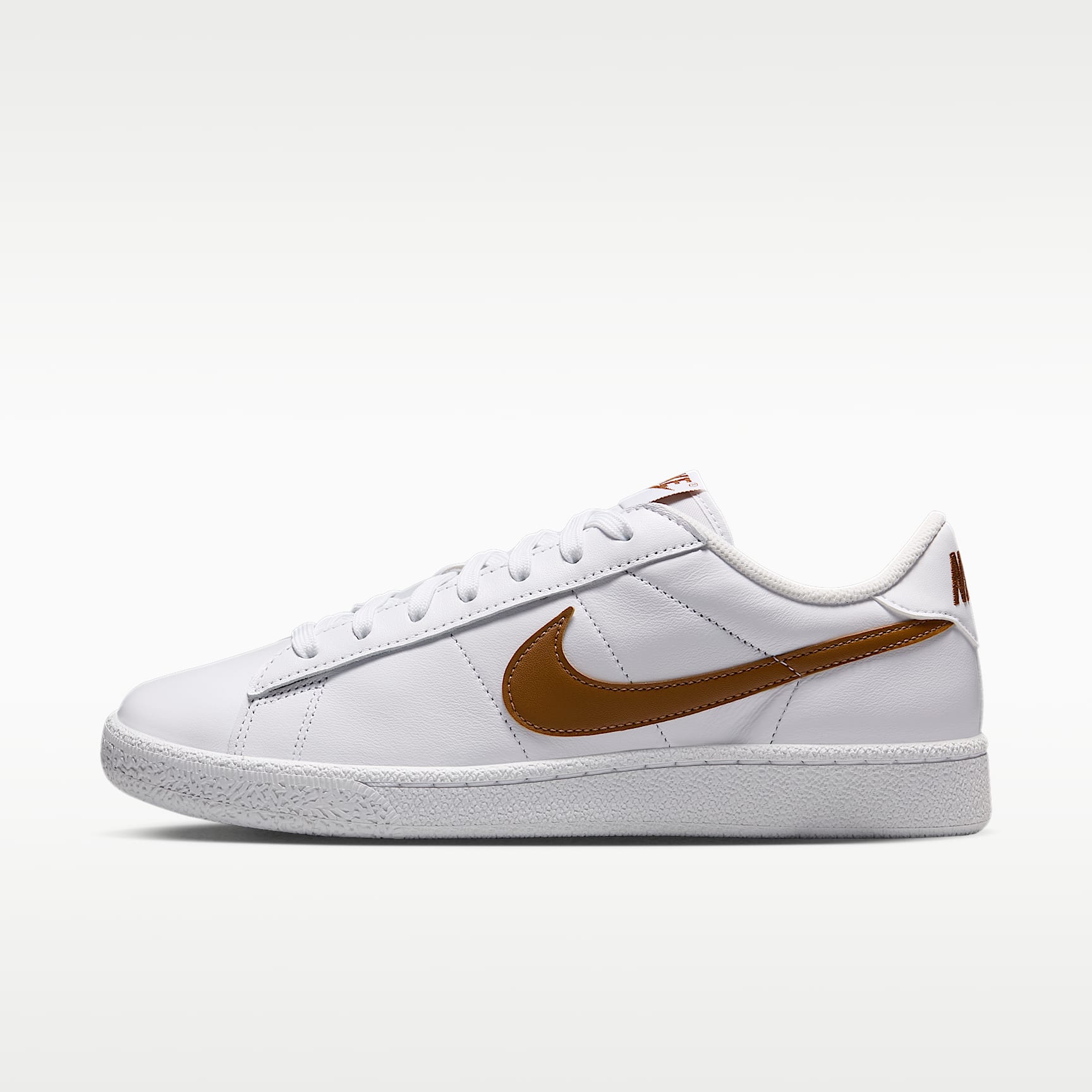 Nike Tennis Classic Damenschuh – Weiß/Weiß/Light British Tan
