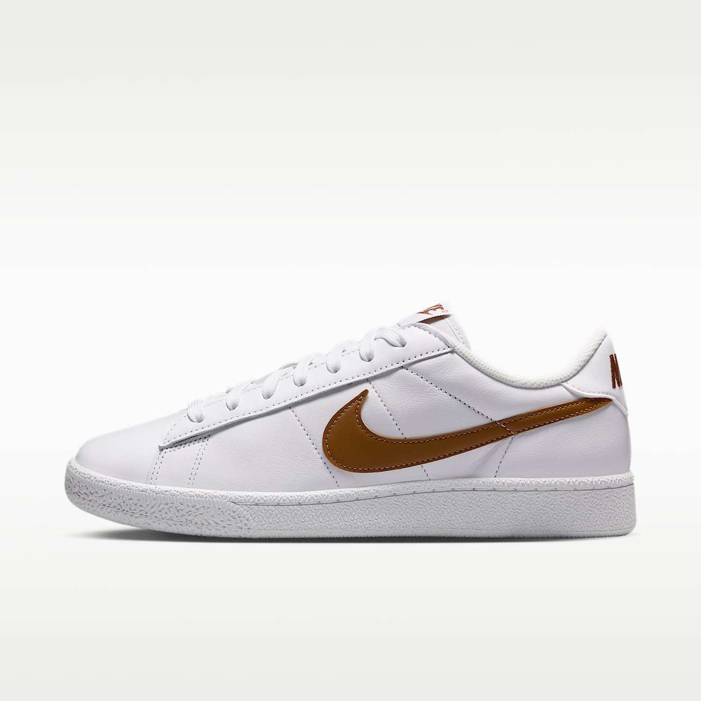 Nike Tennis Classic Damenschuh – Weiß/Weiß/Light British Tan
