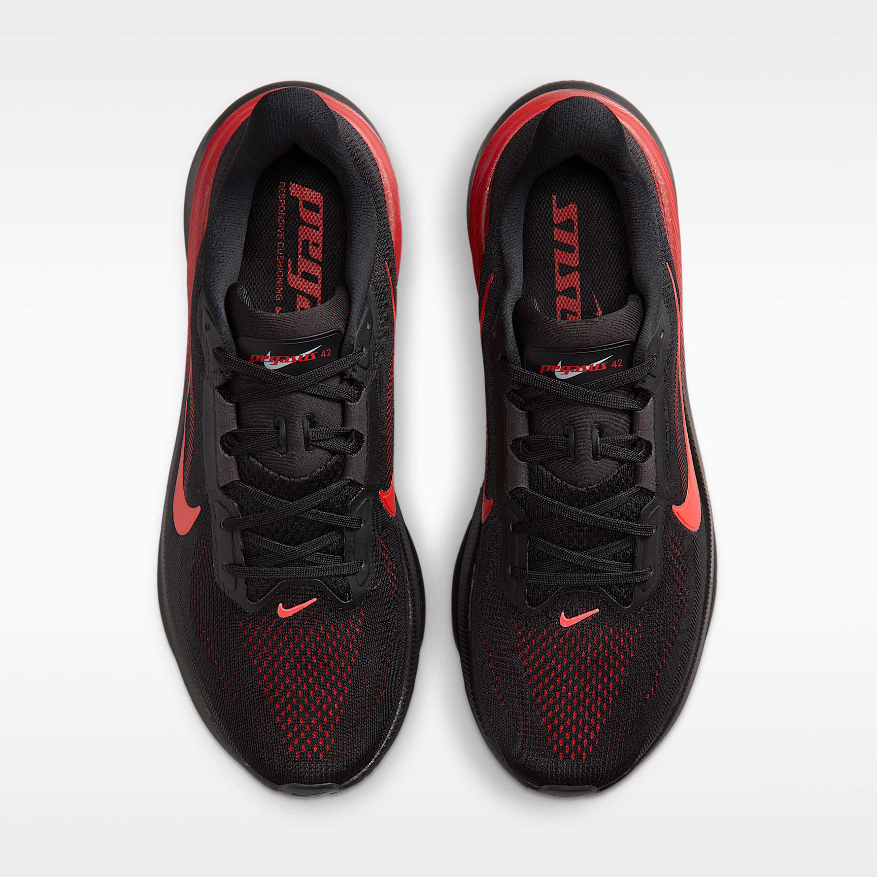 Nike Pegasus 42 Straßenlaufschuh (Herren) – Schwarz/University Red/Wolf Grey/Bright Crimson