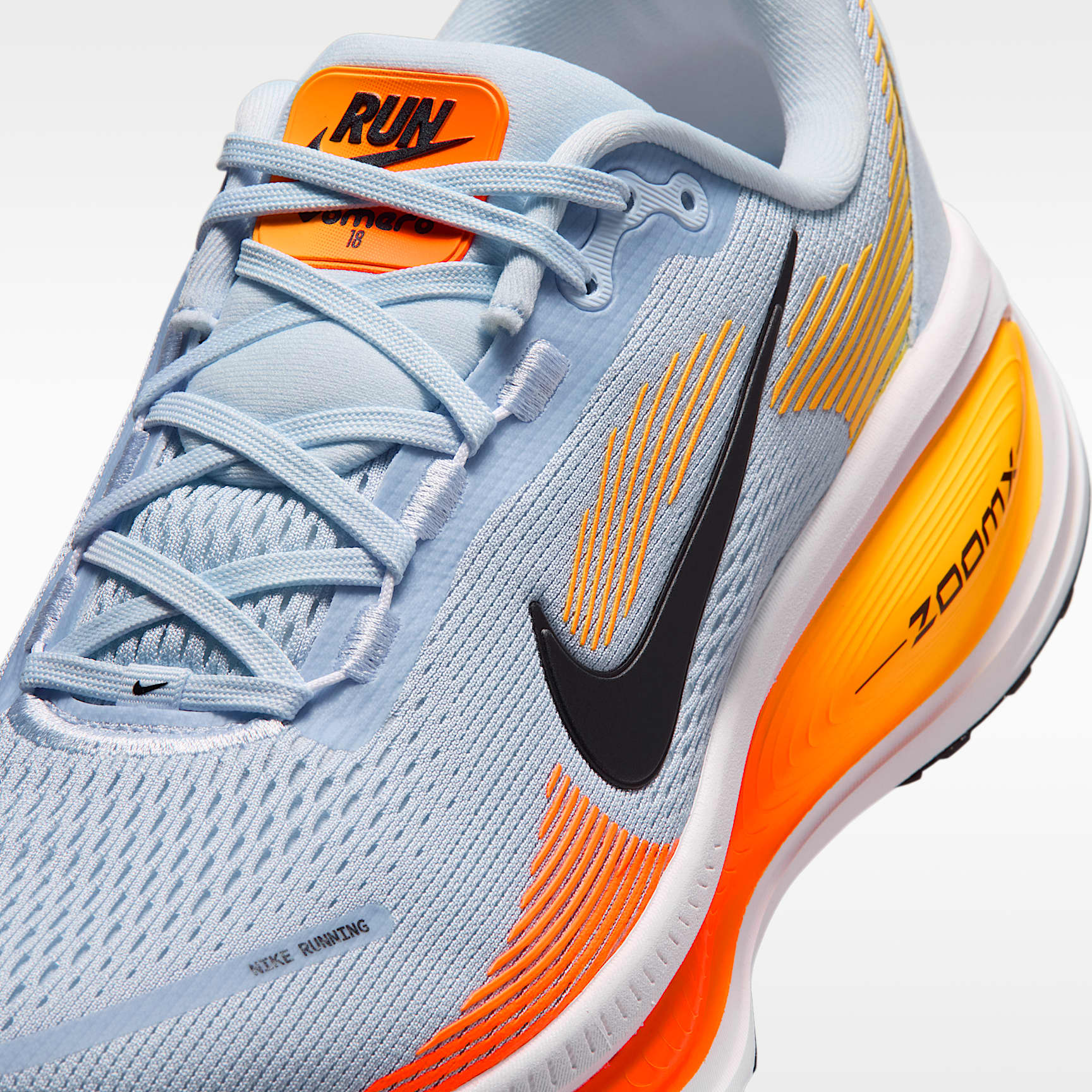 Nike Vomero 18 Straßenlaufschuh (Herren) – Hydrogen Blue/Laser Orange/Total Orange/Schwarz