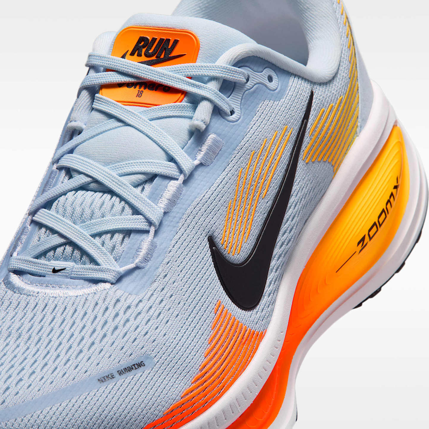 Nike Vomero 18 Straßenlaufschuh (Herren) – Hydrogen Blue/Laser Orange/Total Orange/Schwarz
