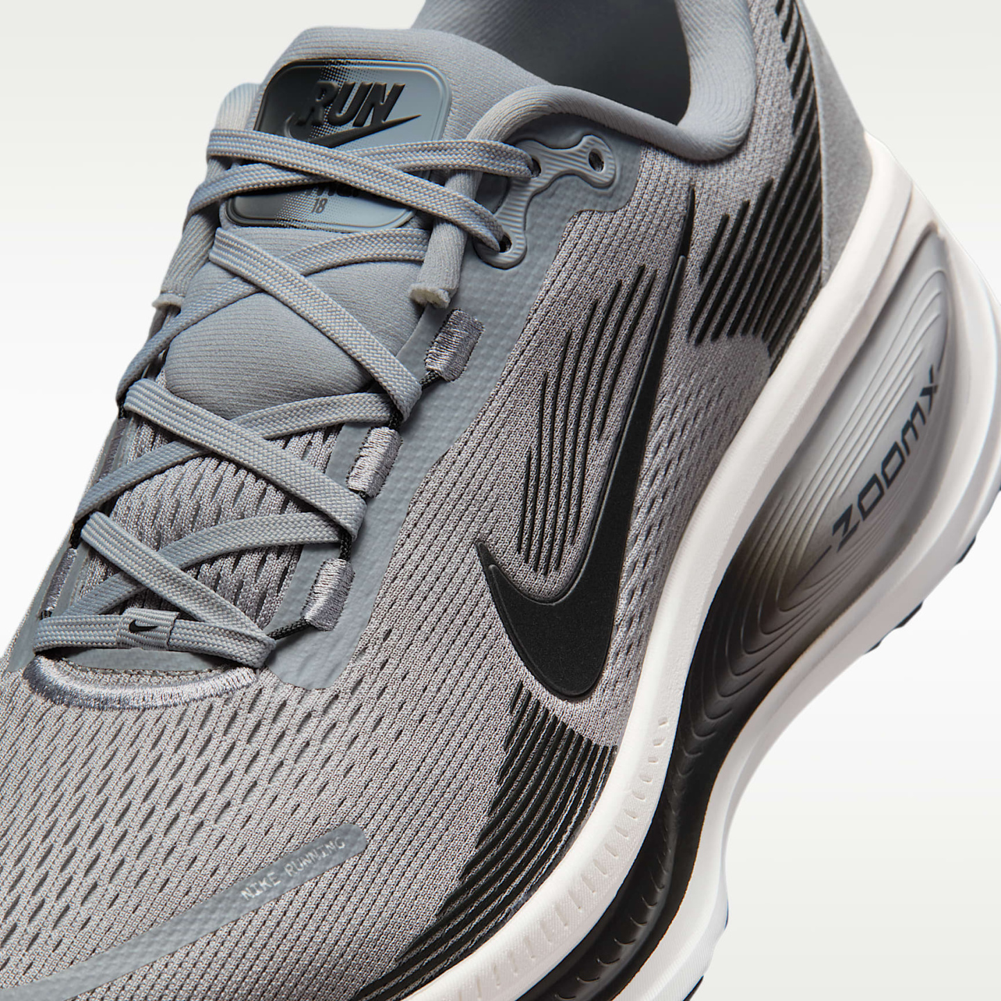Nike Vomero 18 Straßenlaufschuh (Herren) – Wolf Grey/Pure Platinum/Summit White/Anthracite