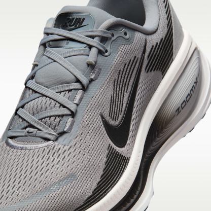 Nike Vomero 18 Straßenlaufschuh (Herren) – Wolf Grey/Pure Platinum/Summit White/Anthracite