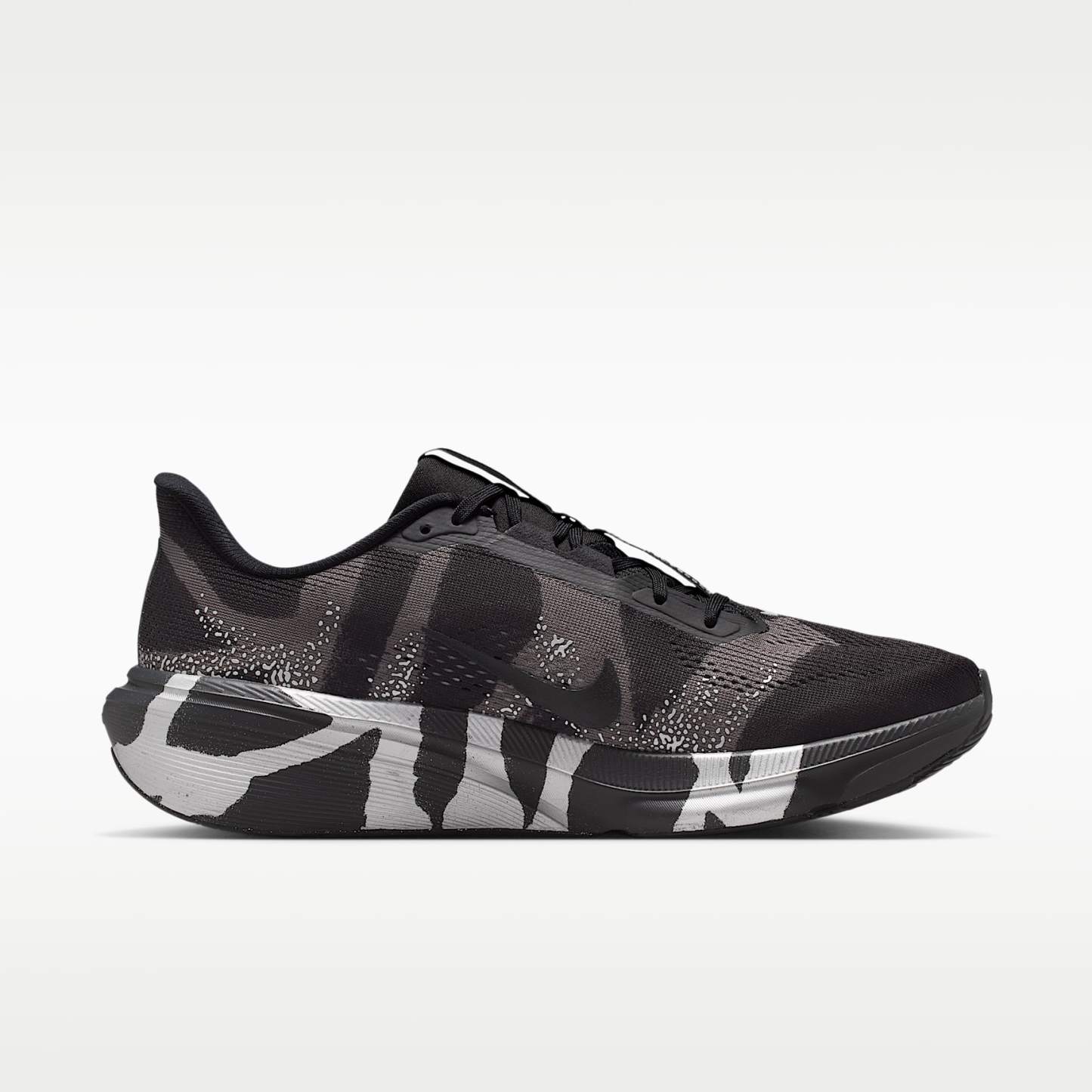 Nike Pegasus 42 Straßenlaufschuh (Herren) – Schwarz/Medium Ash/Metallic Silver/Schwarz