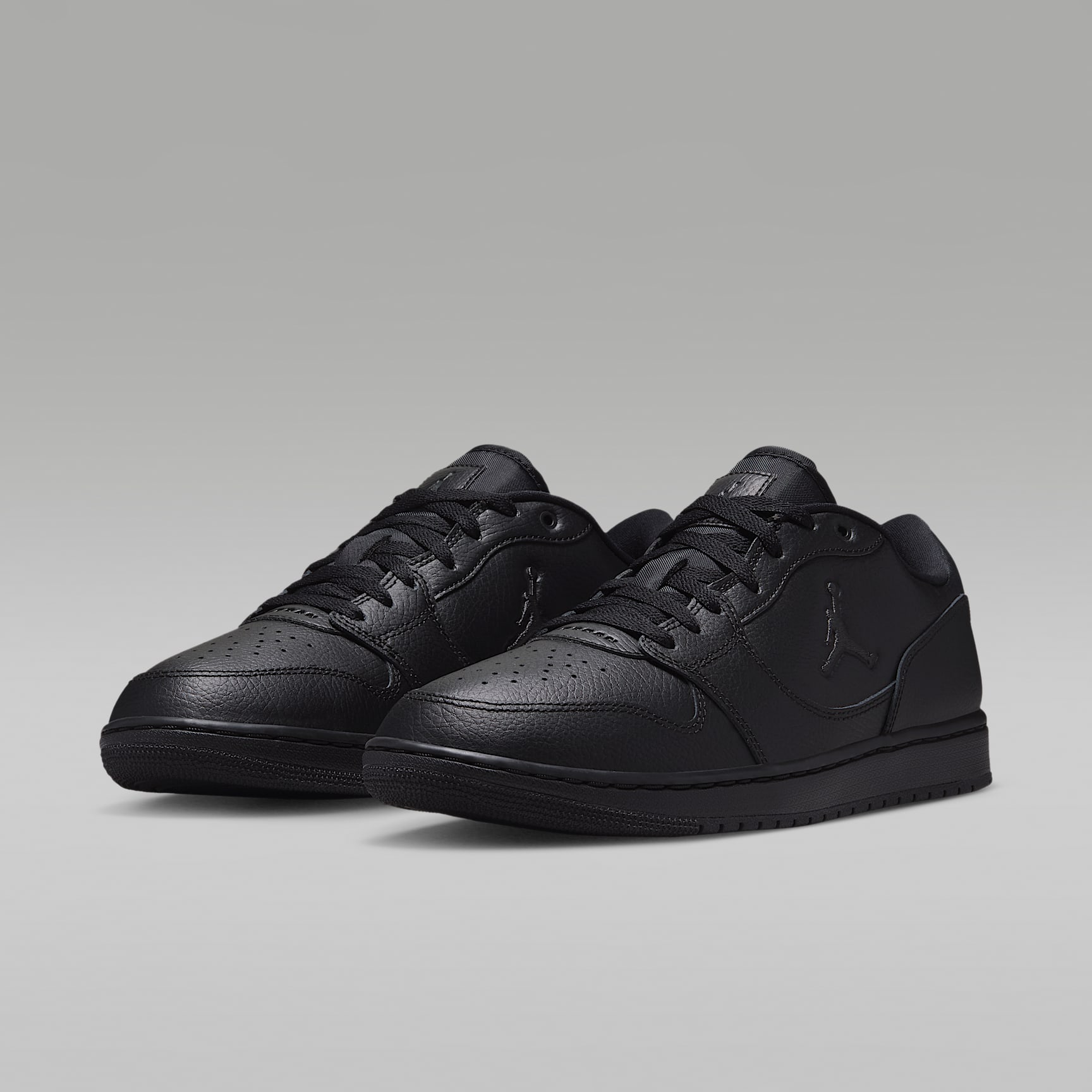 Jordan Court Connect Low Herrenschuhe – Schwarz/Dark Smoke Grey