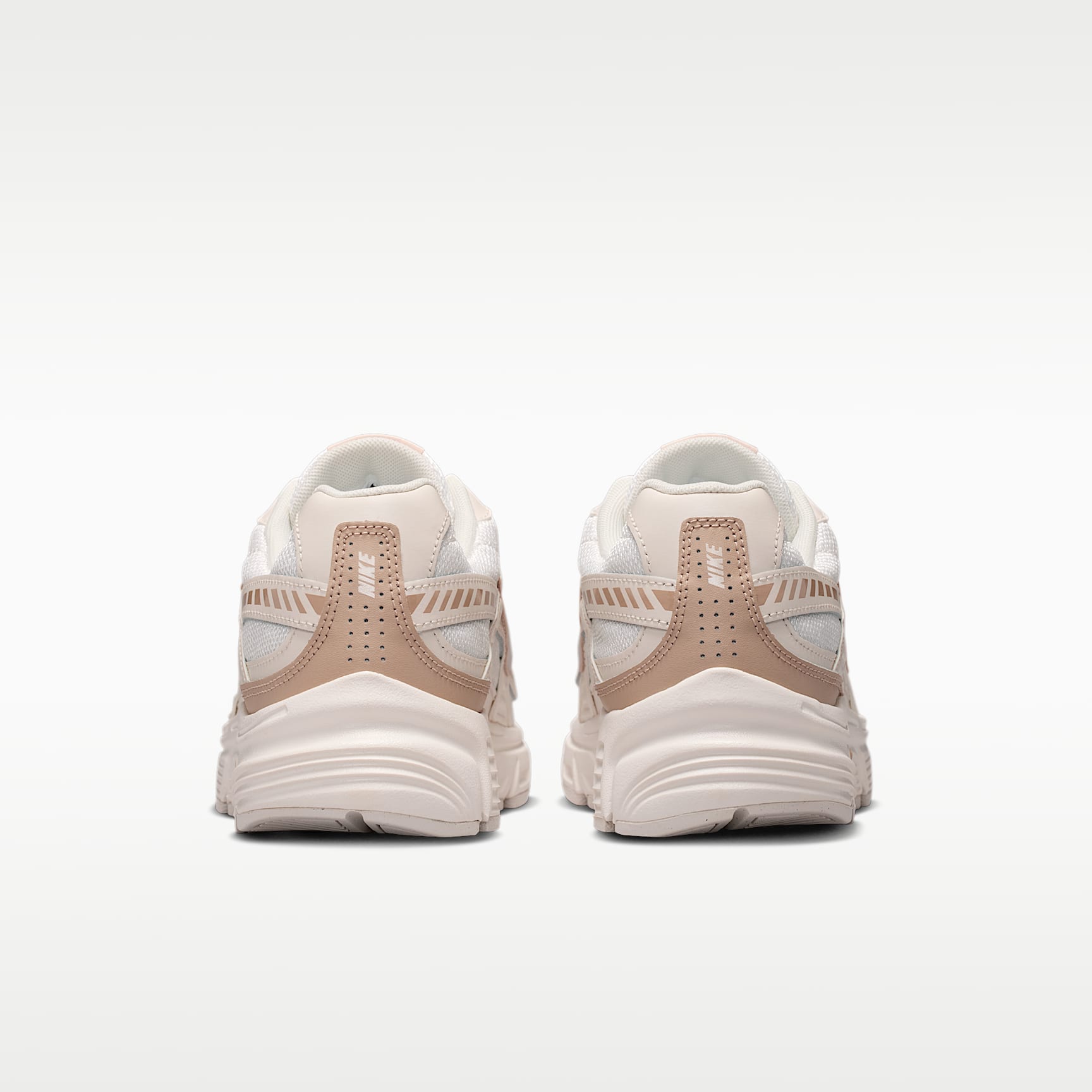 Nike Initiator Damenschuh – Phantom/Shimmer/Chalk