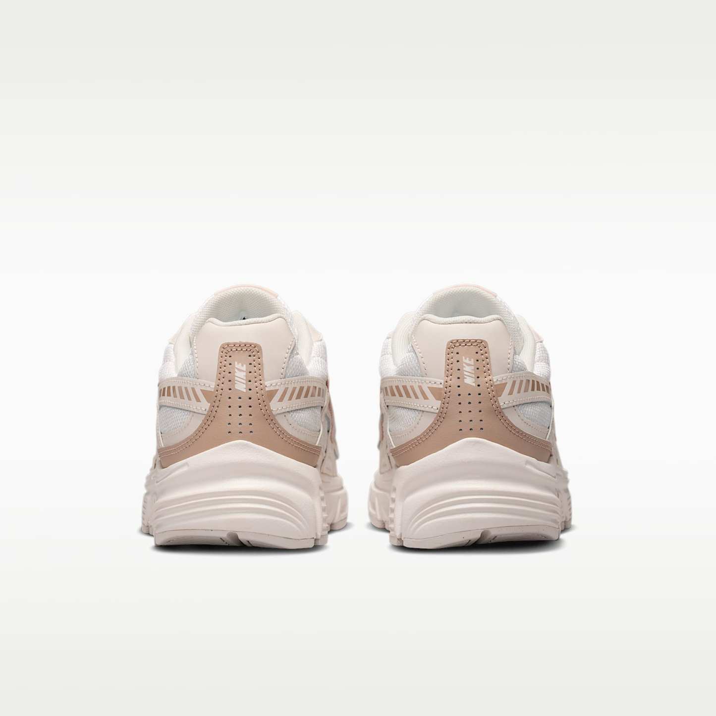 Nike Initiator Damenschuh – Phantom/Shimmer/Chalk