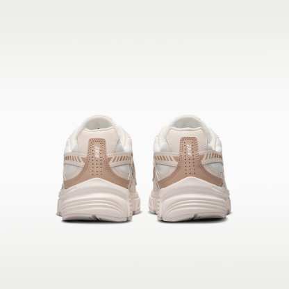 Nike Initiator Damenschuh – Phantom/Shimmer/Chalk