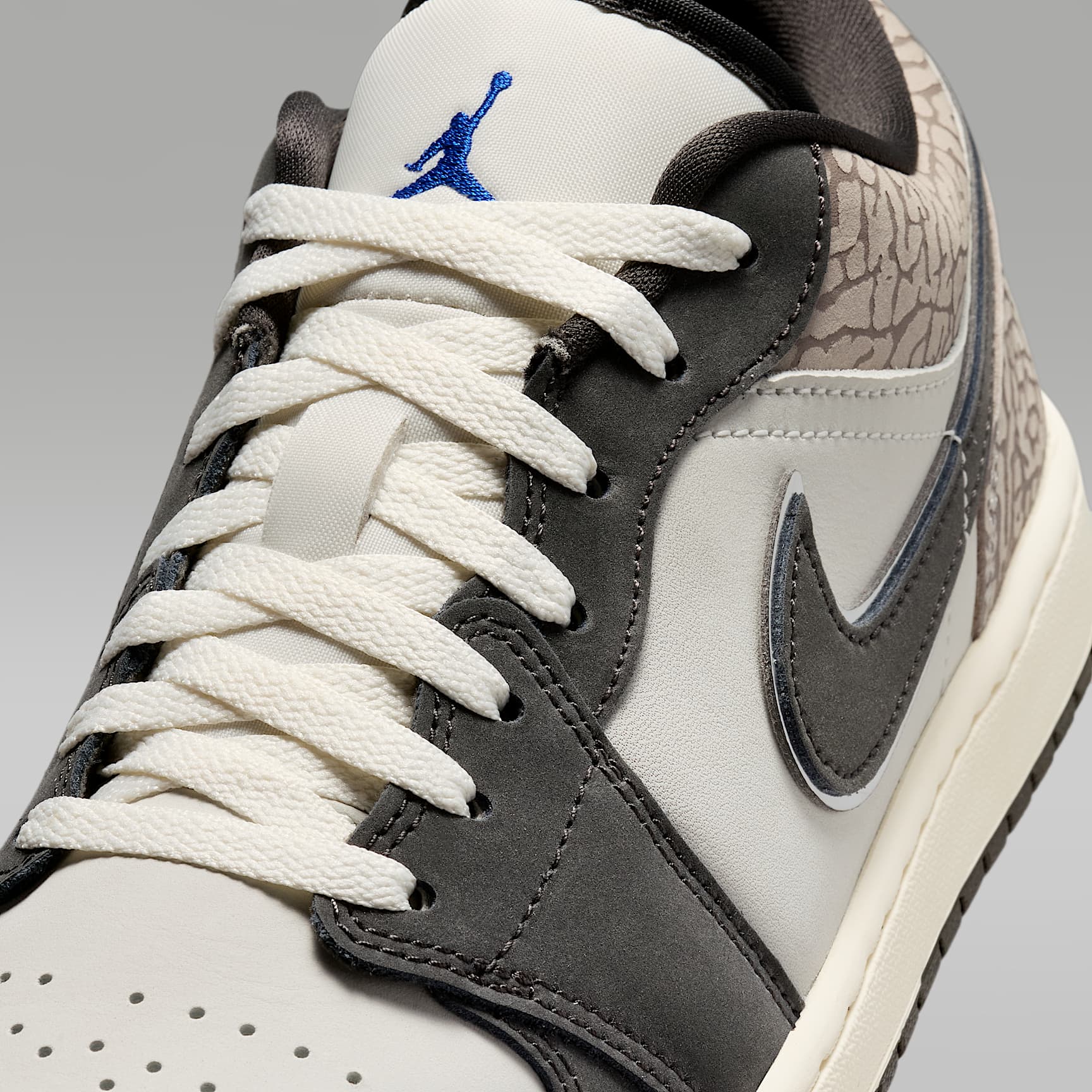 Air Jordan 1 Low SE Herrenschuh – Sail/Deep Pewter/Gamma Grey/Game Royal
