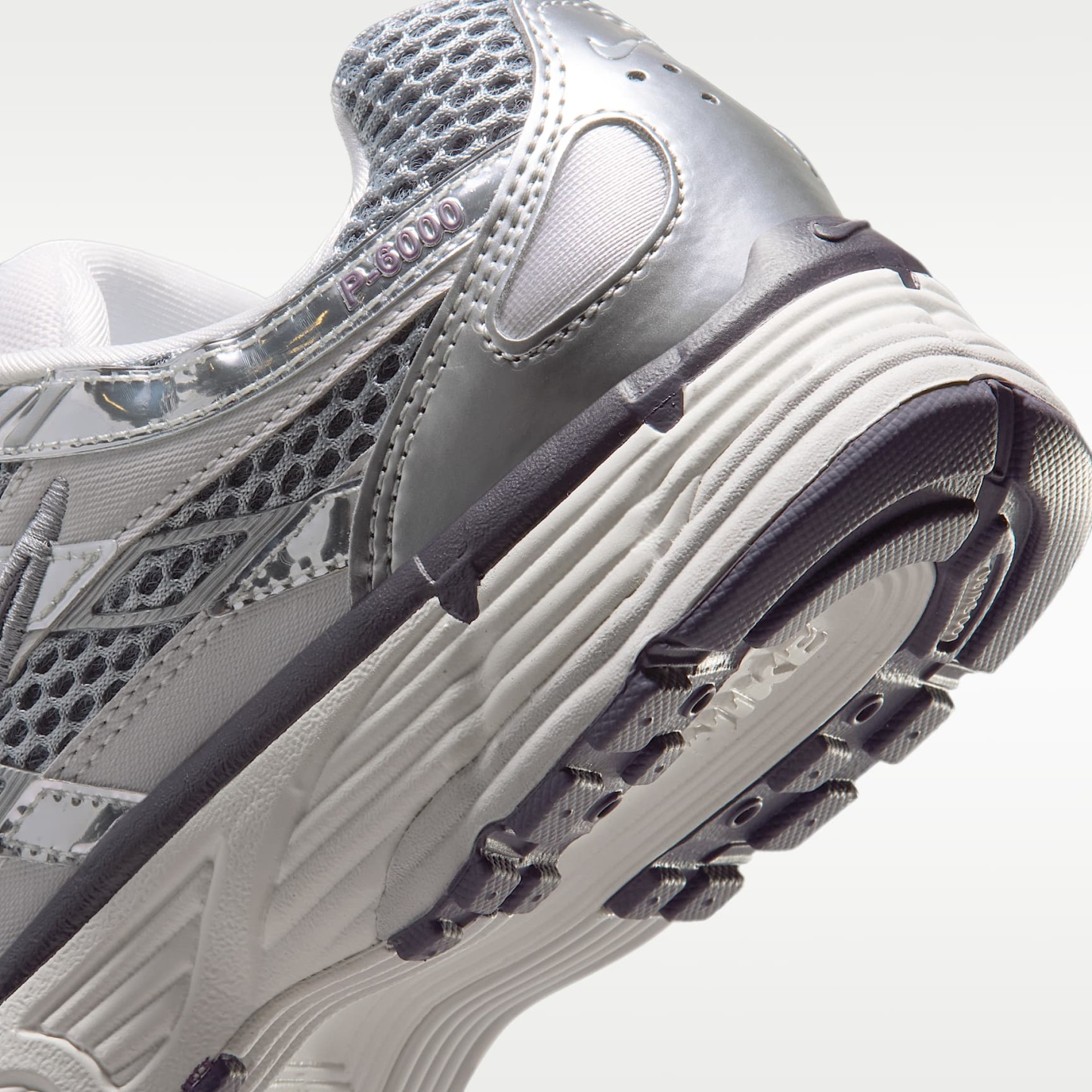 Nike P-6000 Schuh (Damen) – Vast Grey/Metallic Silver/Stealth/Dark Raisin