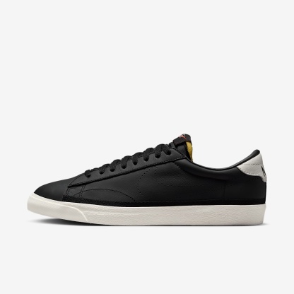 Nike Tennis Classic Schuh (Herren) – Schwarz/Sail/Team Orange/Schwarz