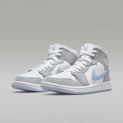 Air Jordan 1 Mid Schuh (Damen) – Weiß/Wolf Grey/Aluminum