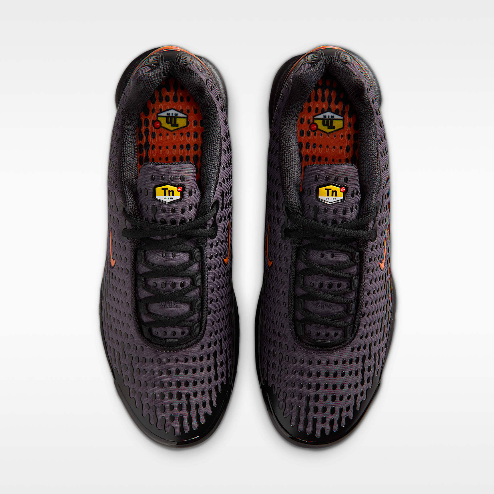 Nike Air Max Plus VII Schuh (Herren) – Schwarz/Medium Ash/Bright Crimson/Dark Copper