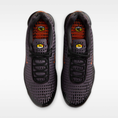 Nike Air Max Plus VII Schuh (Herren) – Schwarz/Medium Ash/Bright Crimson/Dark Copper