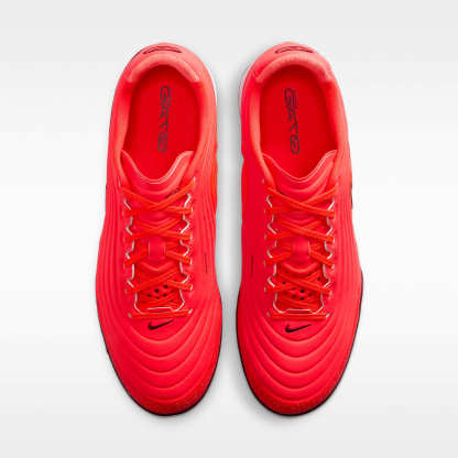 Nike Tiempo Reactgato Low Top Fußballschuh für Hallen- und Hartplätze – Bright Crimson/Team Red