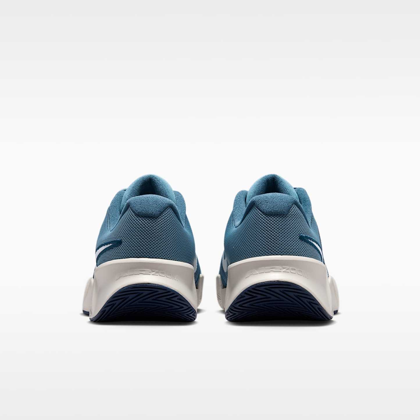 Nike GP Challenge Pro Herren-Tennisschuh für Hartplätze – Smokey Blue/Light Bone/New Slate/Weiß
