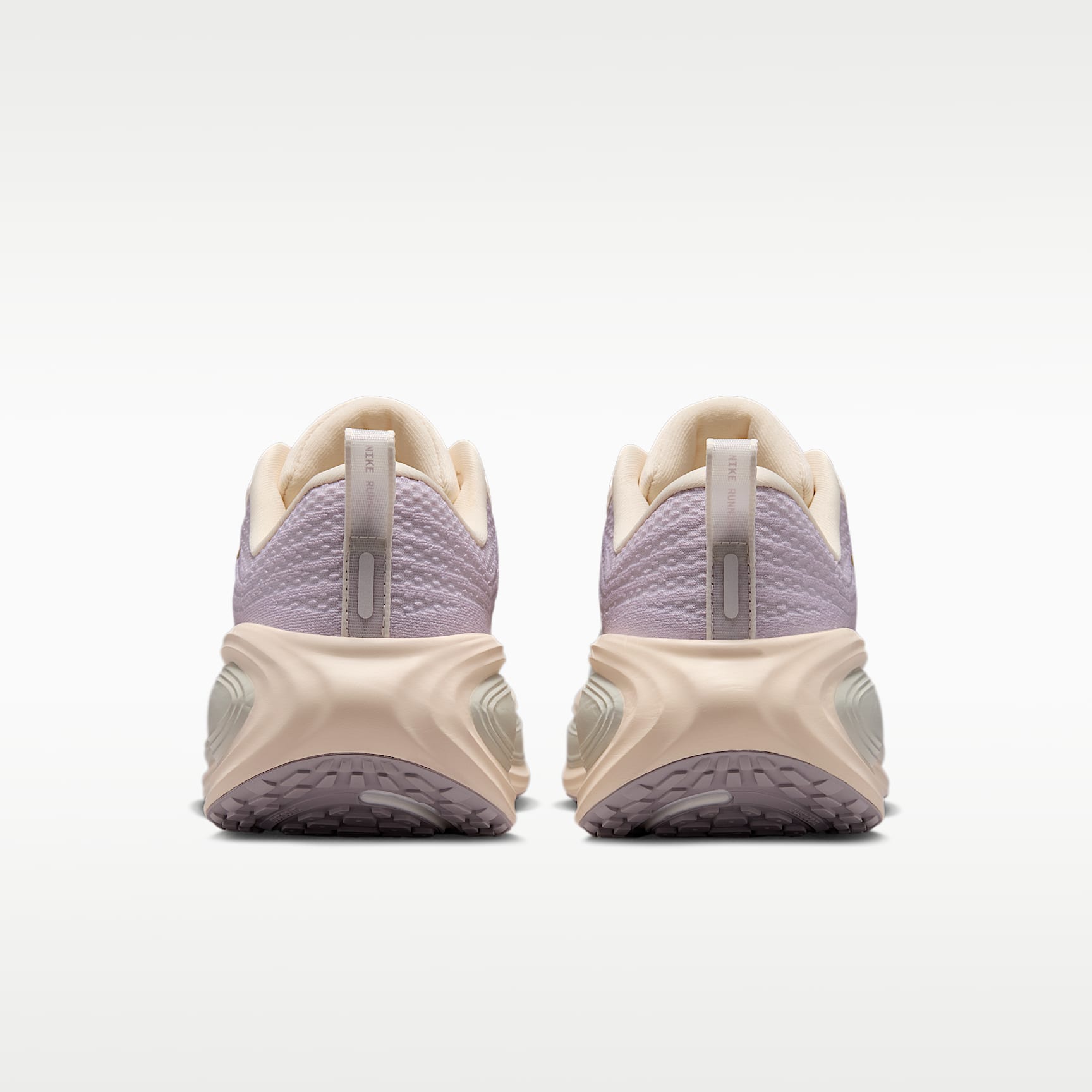 Nike Vomero Plus Straßenlaufschuh (Damen) – Chalk/Bleached Lilac/Spruce Aura/Metallic Gold