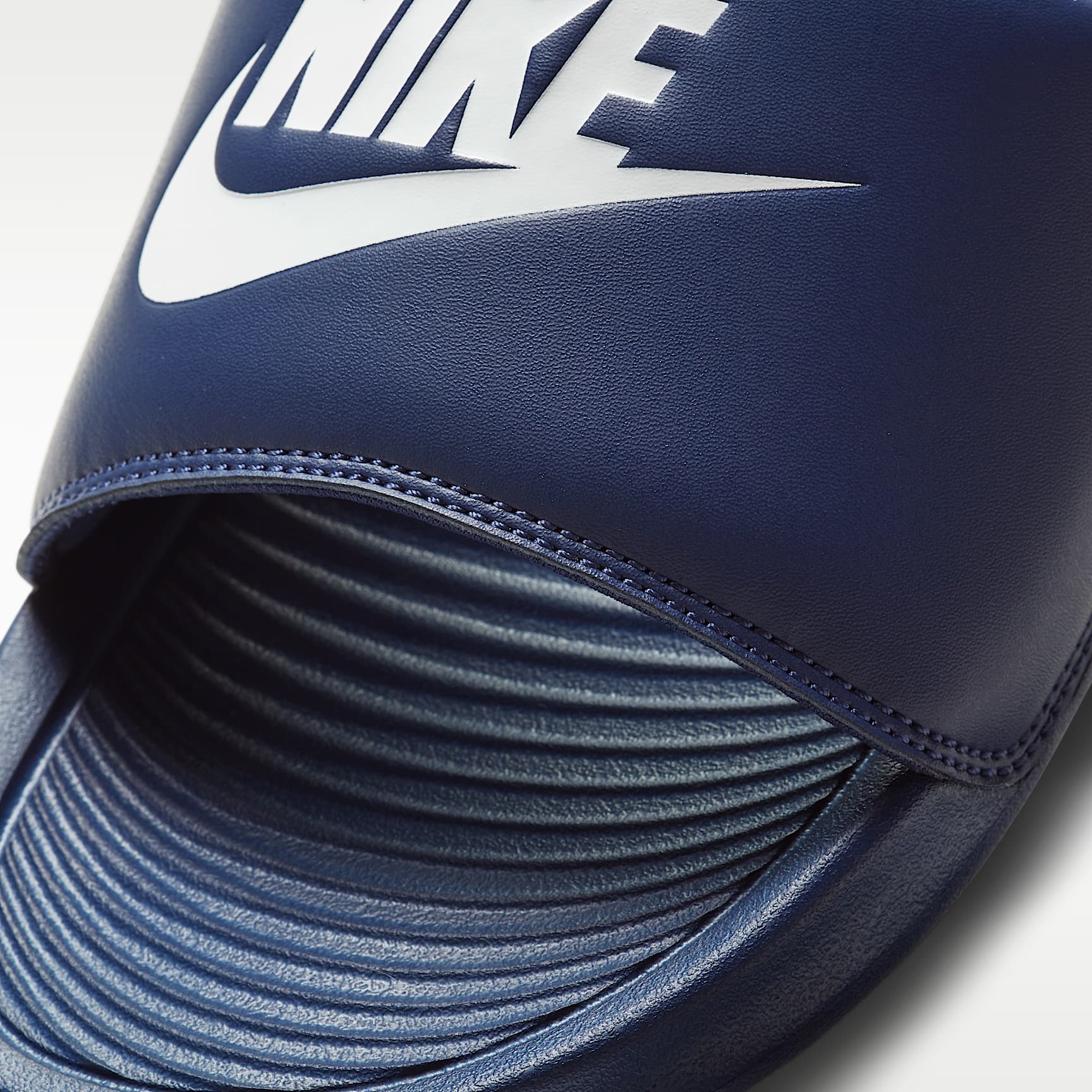 Nike Victori One Slides (Herren) – Midnight Navy/Midnight Navy/Weiß