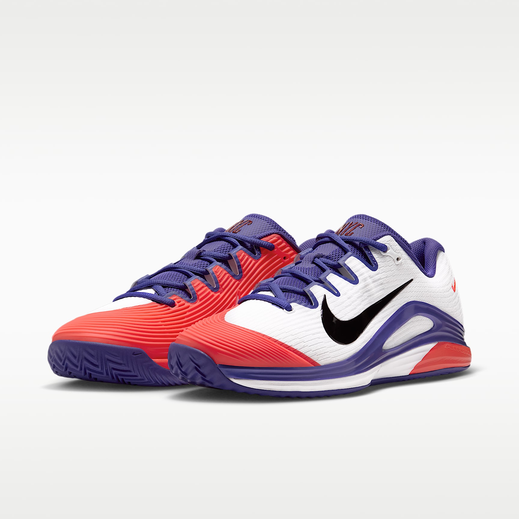 Nike Vapor 12 PRM Tennisschuhe für Clay Courts (Herren) – Weiß/Dark Concord/Bright Crimson/Burgundy Ash