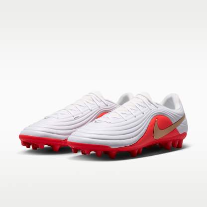 Nike Tiempo Maestro Academy Low Top Fußballschuh für Kunstrasen – Weiß/Bright Crimson/Blur