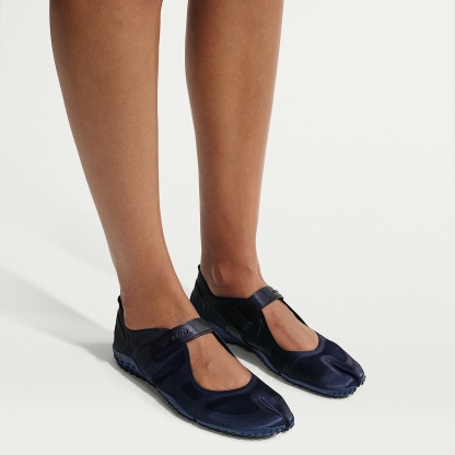 NikeSKIMS Rift Satin Schuh (Damen) – Marineblau/NSKM Obsidian/Obsidian