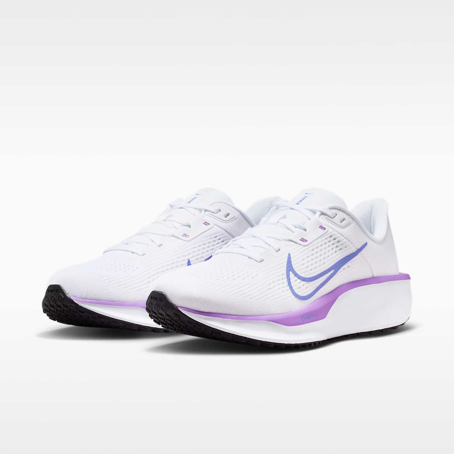 Nike Quest 6 Straßenlaufschuh (Damen) – Weiß/Schwarz/Bright Violet/Sapphire